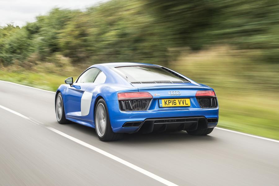  Audi R8 V10 2015 года  (UK) (фото 22 из 25)